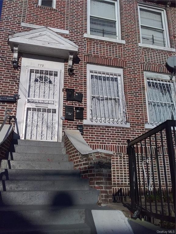 773 E 231 Street E - Photo 21