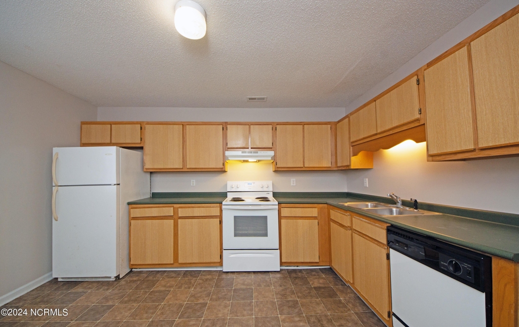 1105 Pueblo Drive - Photo 9