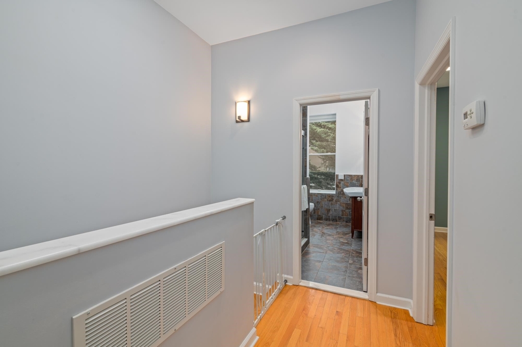 210 Angelique St - Photo 11