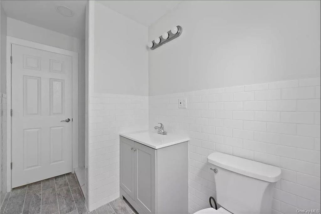 243 Maple Avenue - Photo 3