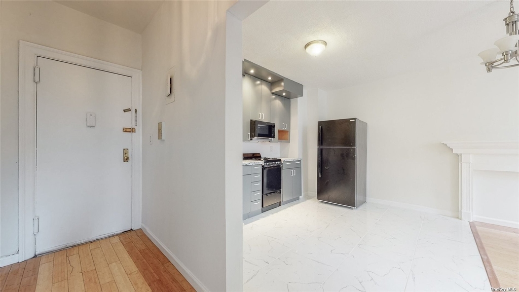 83-52 Talbot Street - Photo 10