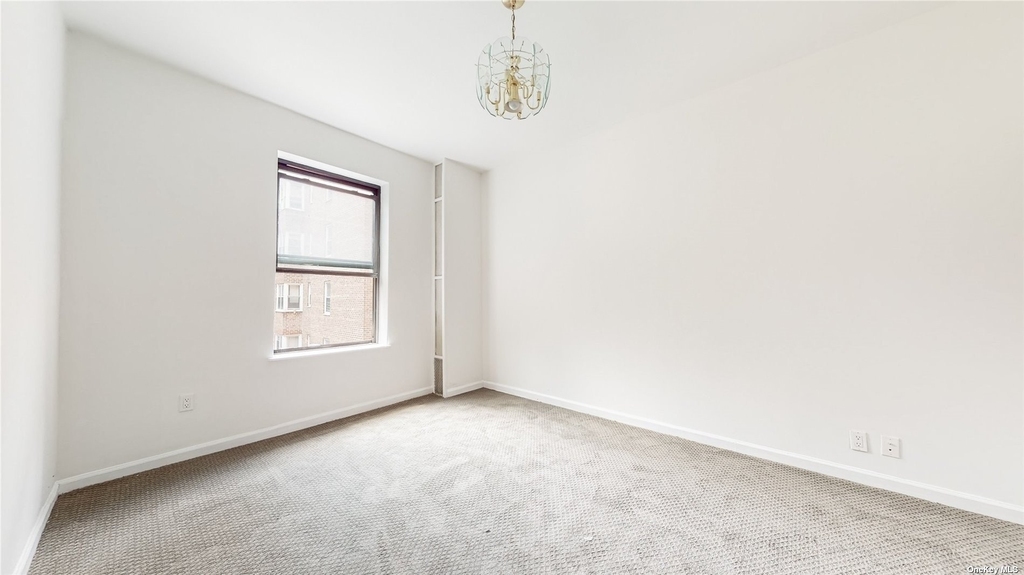 83-52 Talbot Street - Photo 12