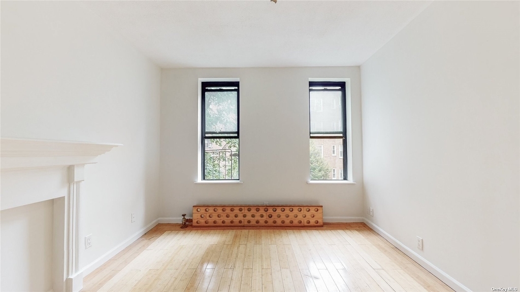 83-52 Talbot Street - Photo 8
