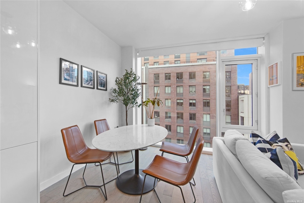 505 W 43rd Street - Photo 6