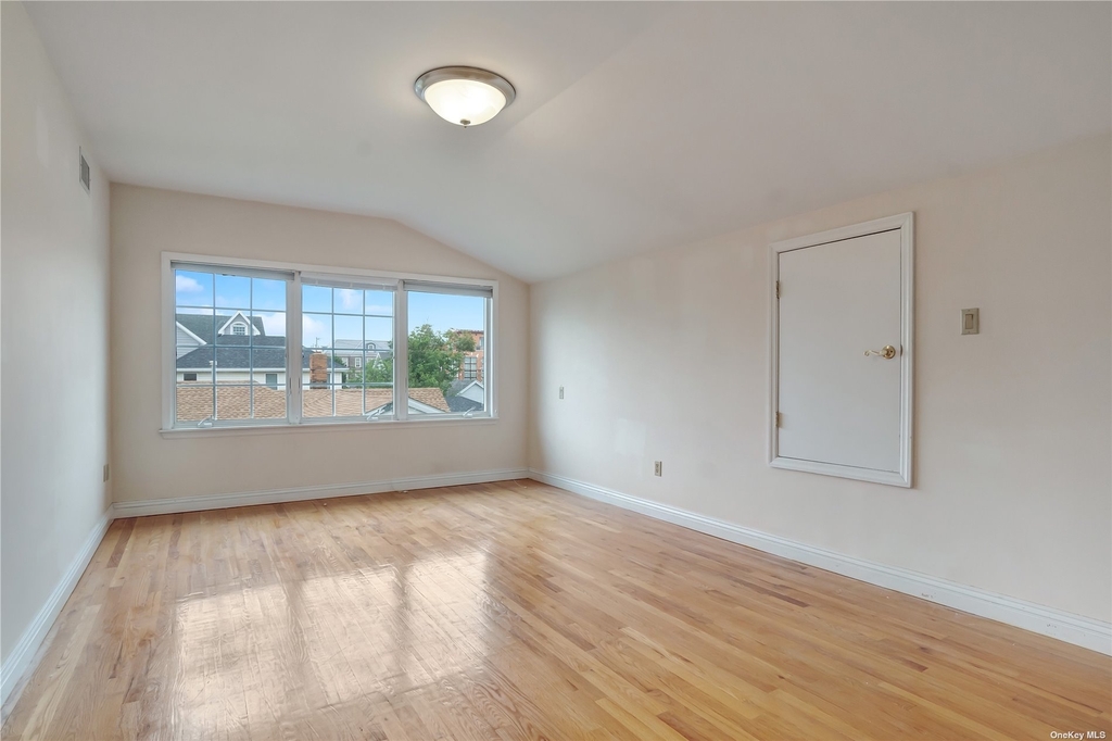 147-16 Rockaway Beach Boulevard - Photo 5