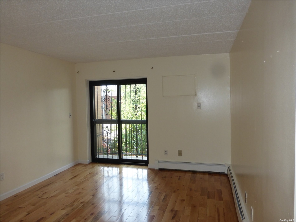 75-22 Parsons Boulevard - Photo 11