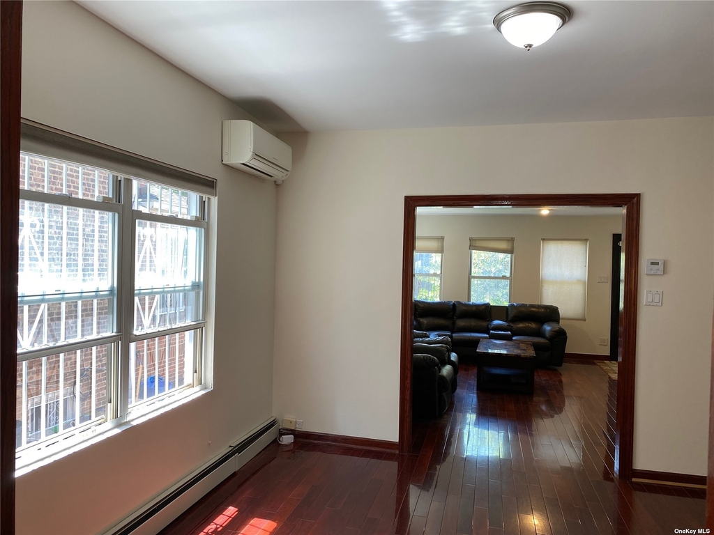 51-15 Bowne Street - Photo 6