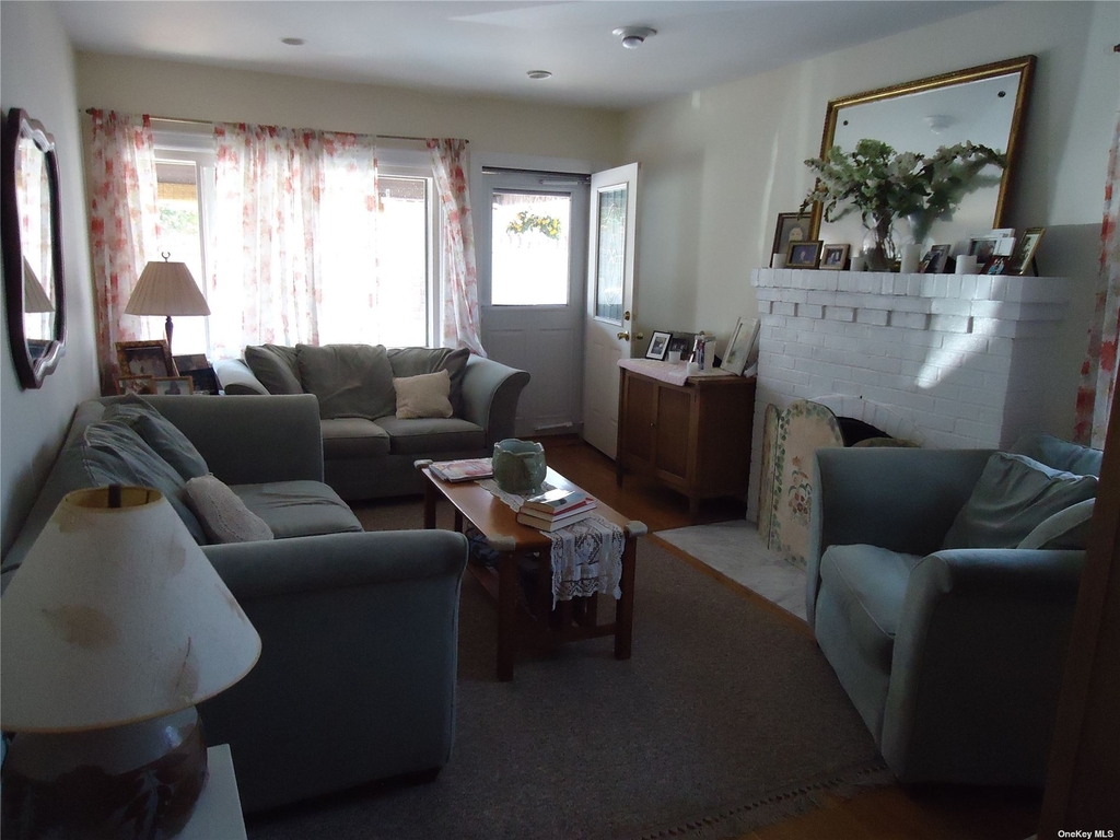 32 Buffalo Avenue - Photo 2