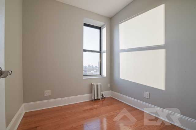 442 Lorimer Street - Photo 1