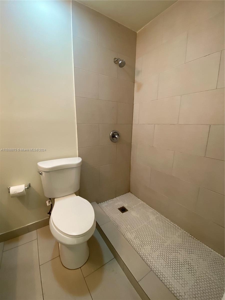 2201 W 52nd St - Photo 6