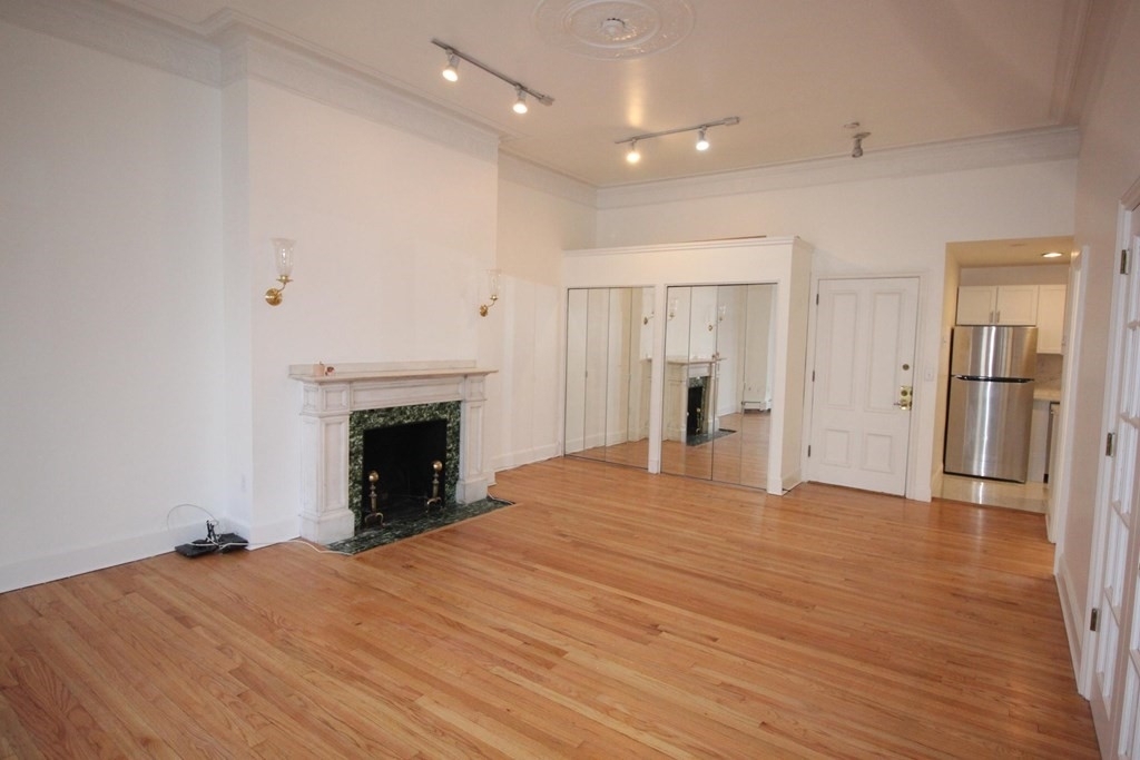 277 Beacon St - Photo 3