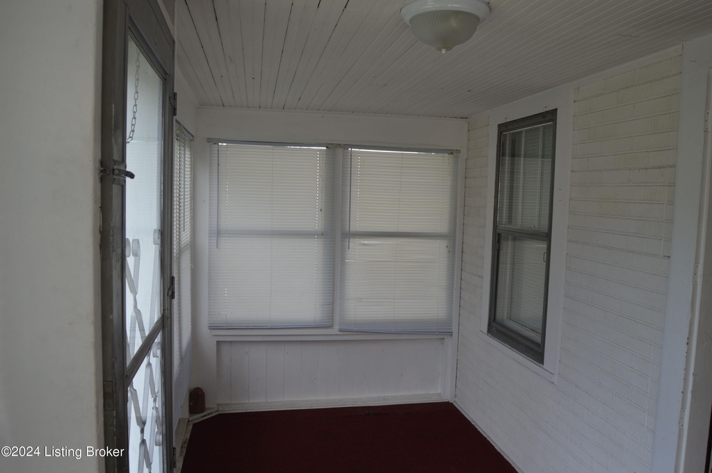 1490 Clara Ave - Photo 3