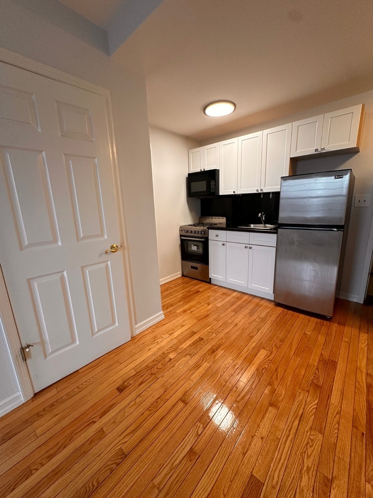 890 West Beech Street - Photo 3