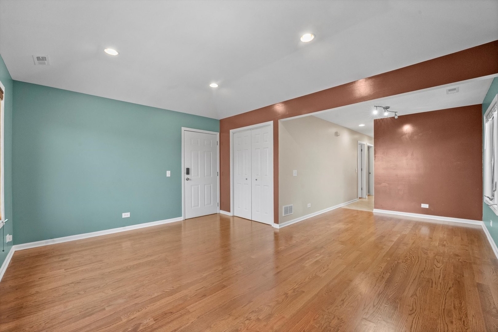 3430 Cuyler Avenue - Photo 1