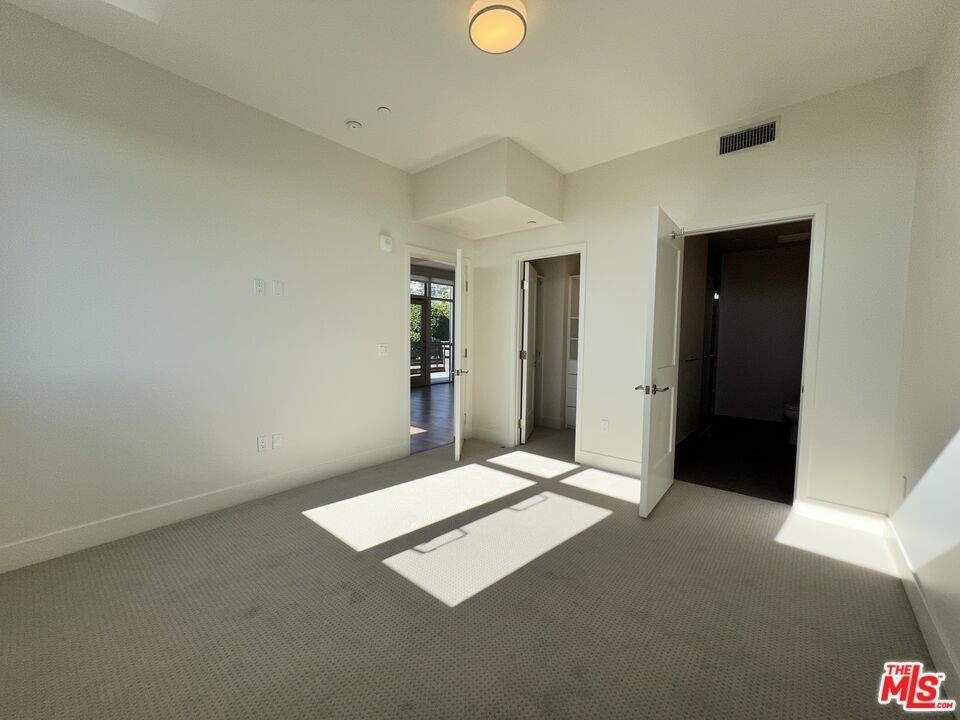 8017 Norton Ave - Photo 11