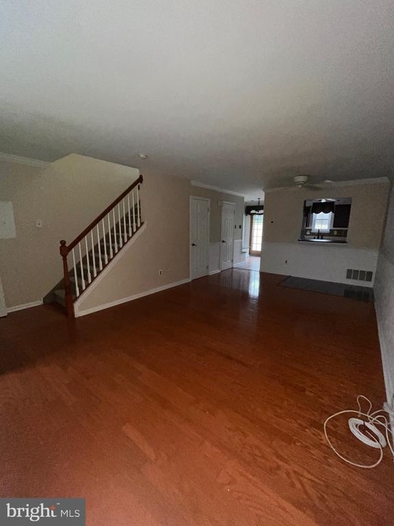 605 Hartland Ct - Photo 2