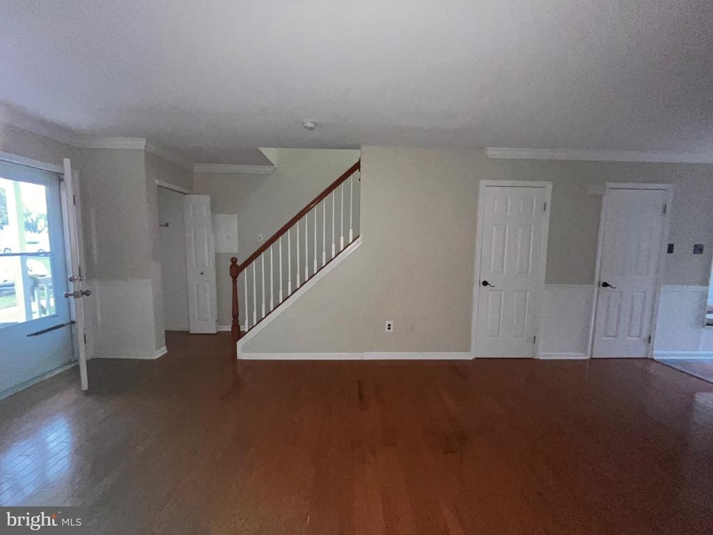 605 Hartland Ct - Photo 3