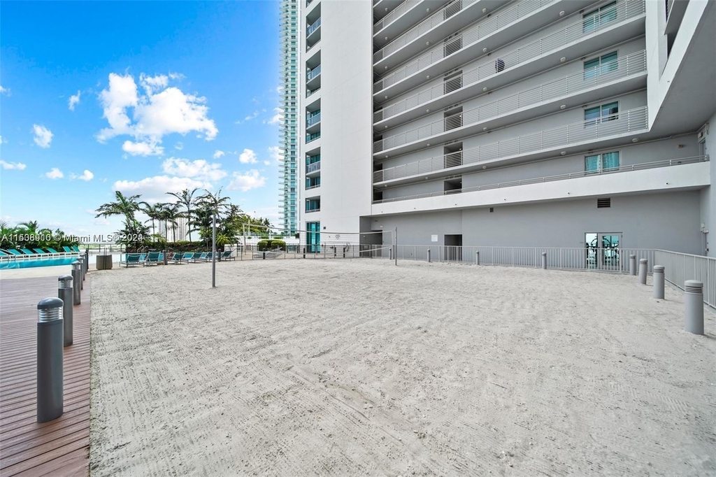 888 Biscayne Blvd - Photo 17