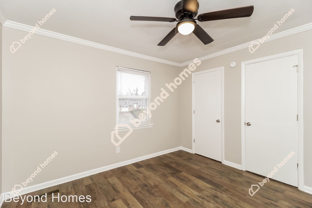 2811 Saint Johns Lane - Photo 7