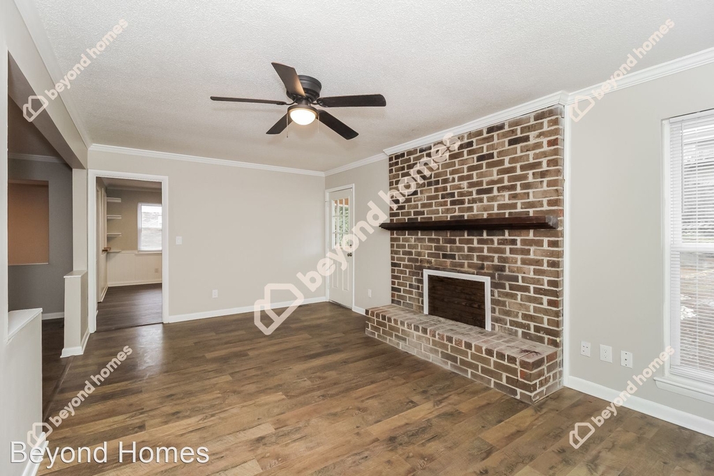 2811 Saint Johns Lane - Photo 2