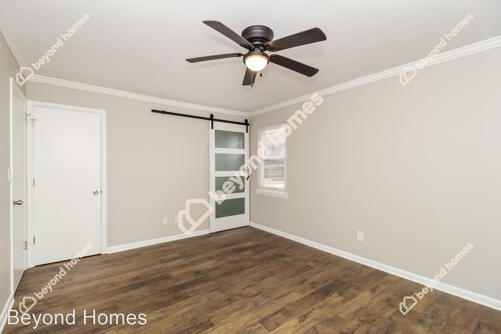 2811 Saint Johns Lane - Photo 10