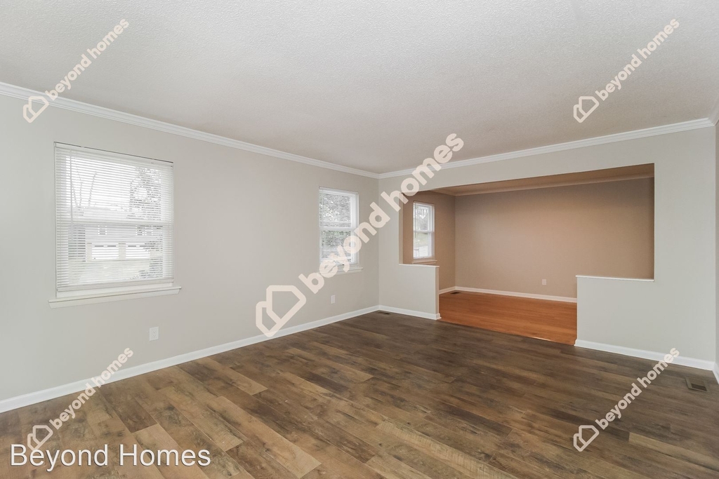 2811 Saint Johns Lane - Photo 3