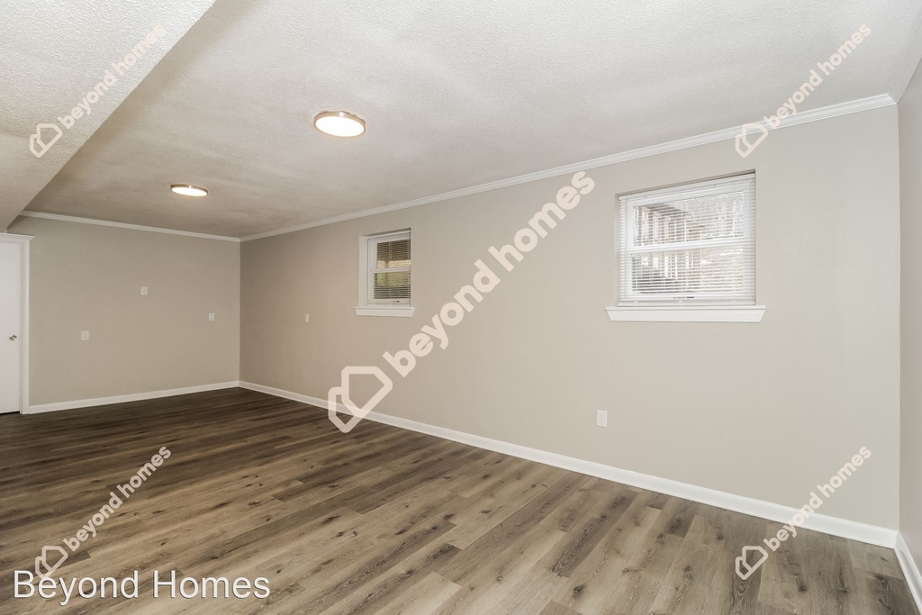 2811 Saint Johns Lane - Photo 6