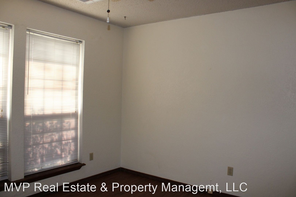 8915 Roxbury Blvd - Photo 13