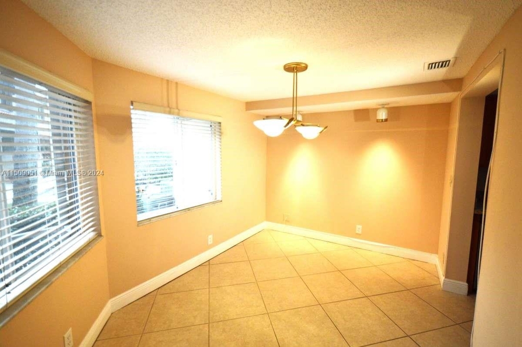 7892 Nw 7th Ct - Photo 3