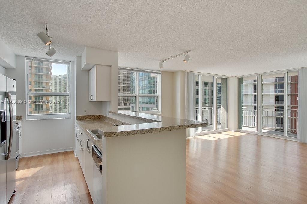 1111 Brickell Bay Dr - Photo 3