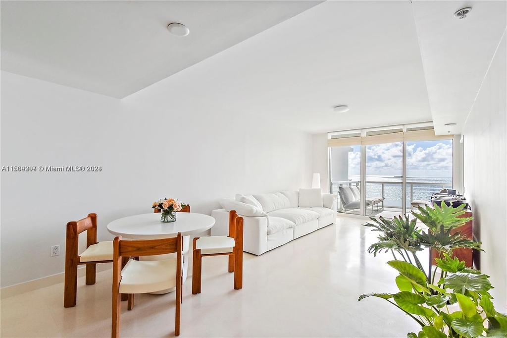 3801 Collins Ave - Photo 4