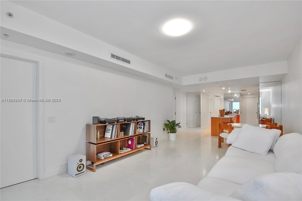3801 Collins Ave - Photo 12