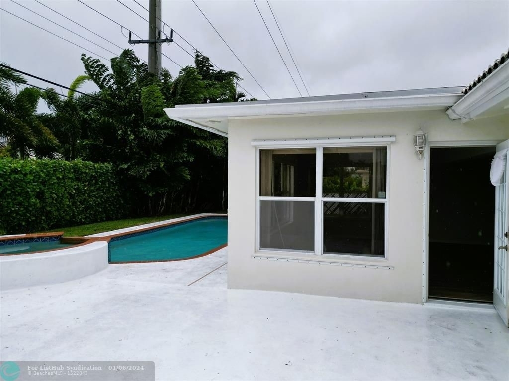 988 Sw 9th Ave - Photo 1