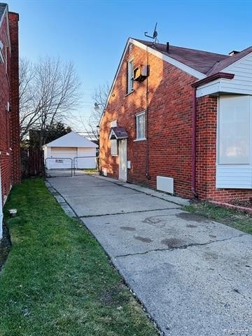 18071 Albion Street - Photo 2