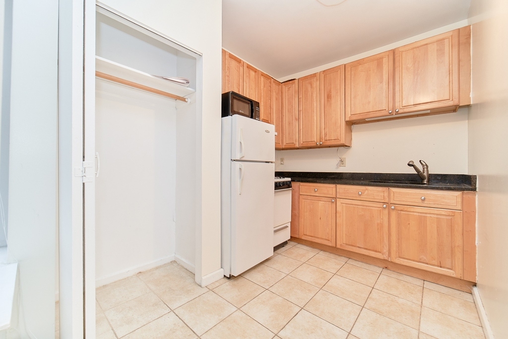 132 W 109th St - Photo 4