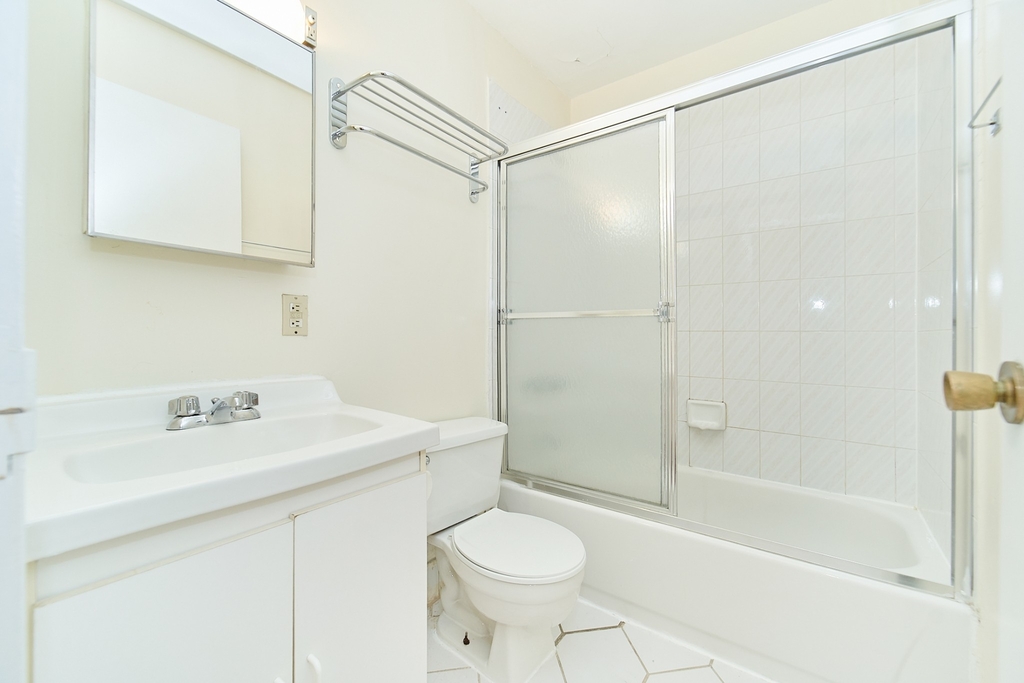 132 W 109th St - Photo 5