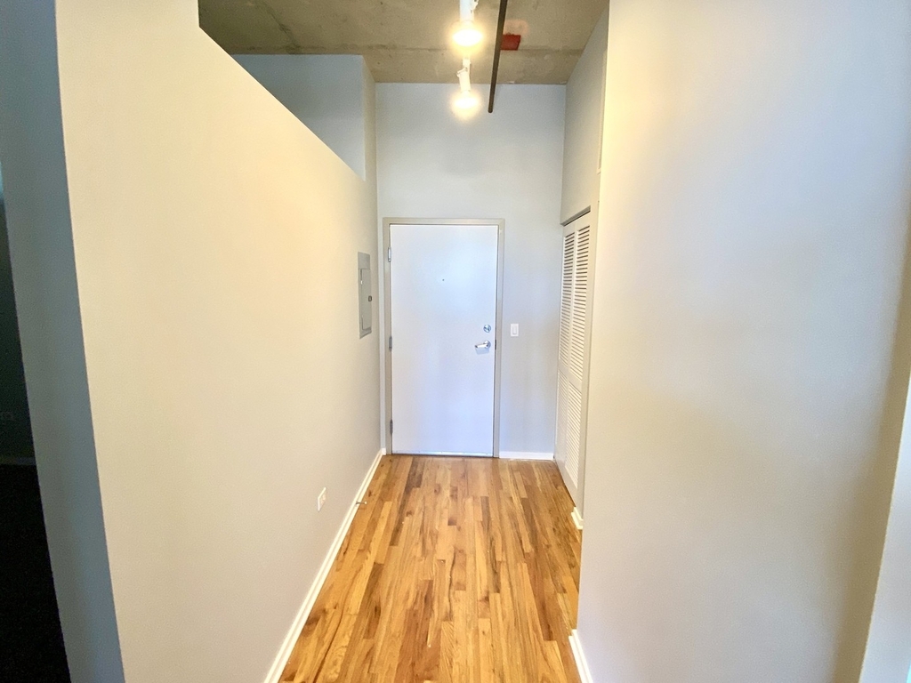 6 S Laflin Street - Photo 11