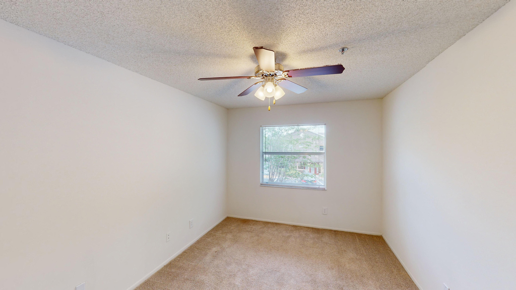 407 Alafaya Woods Boulevard - Photo 4