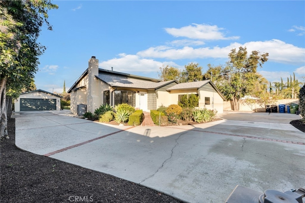 22701 Oxnard Street - Photo 43