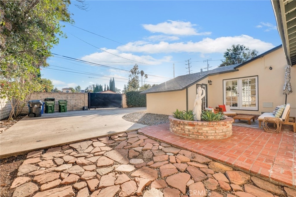 22701 Oxnard Street - Photo 41