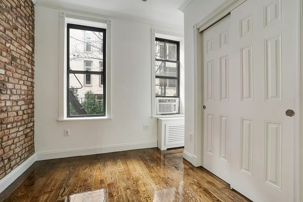 Mott Street - Photo 2