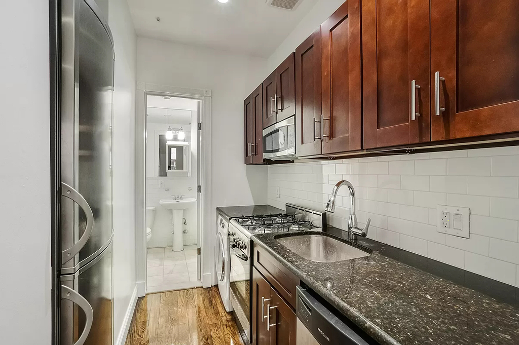 Mott Street - Photo 4