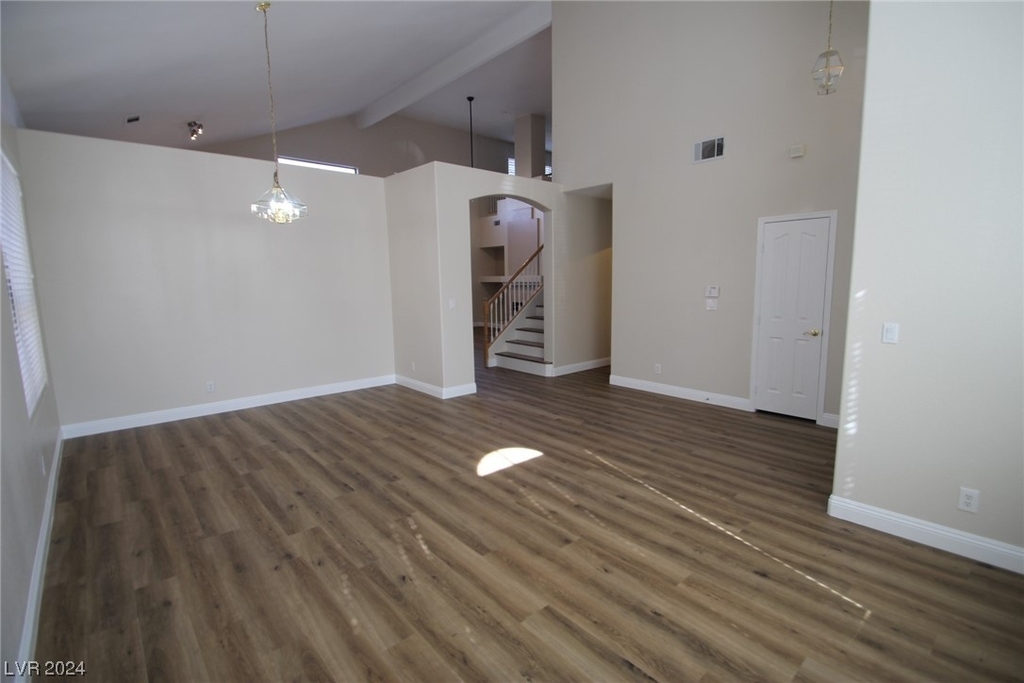 1556 Livingston Drive - Photo 2