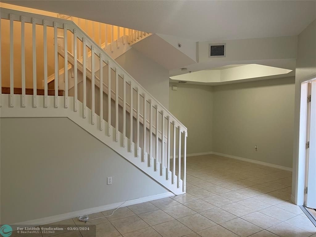 1060 Sw 143rd Ave - Photo 4