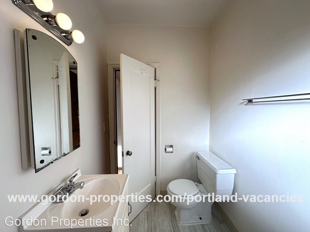 5630 N Interstate Ave #5, #a-g - Photo 17