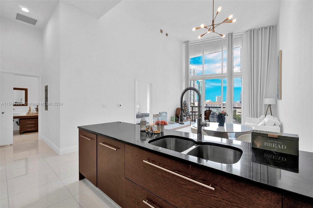 465 Brickell Ave - Photo 3