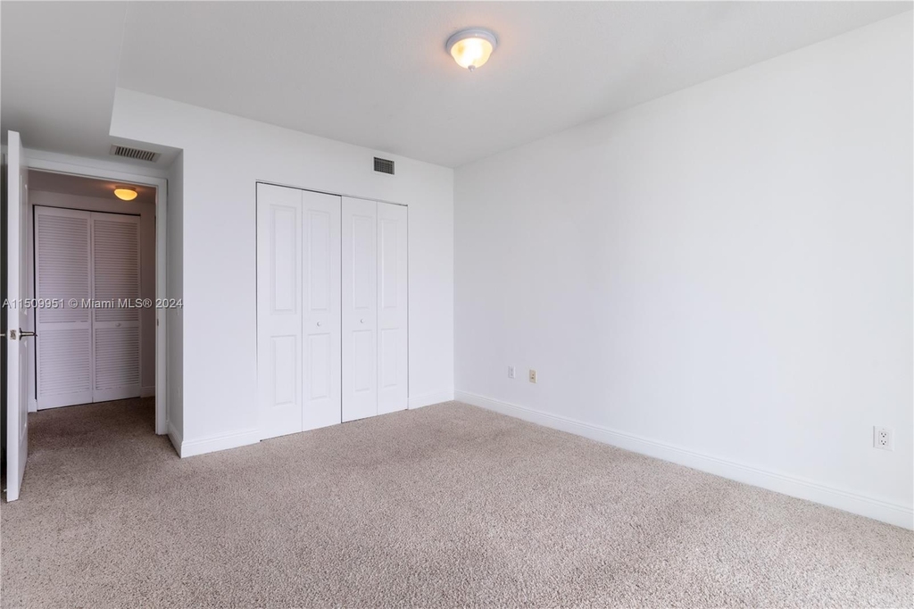 2681 N Flamingo Rd - Photo 14