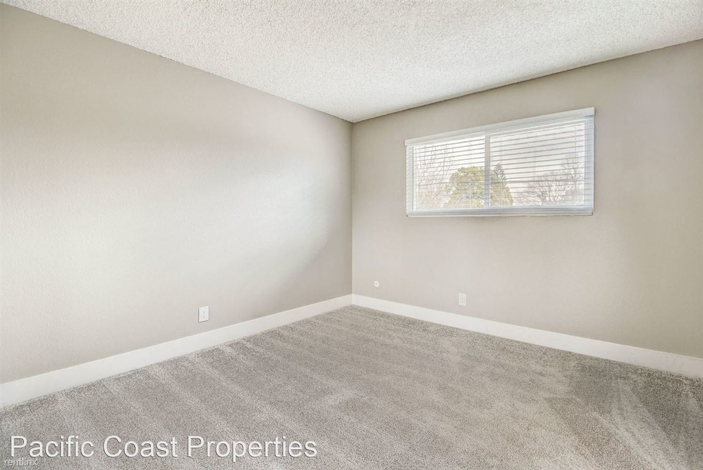 1025-1029 35th Ave - Photo 2
