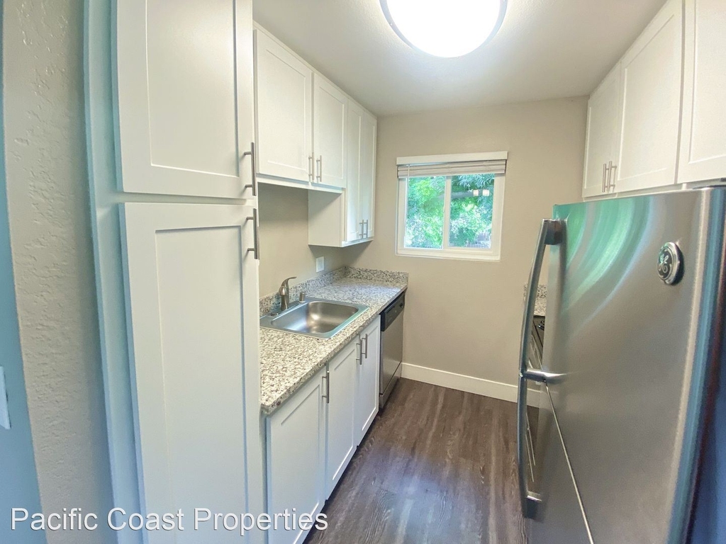 1025-1029 35th Ave - Photo 0