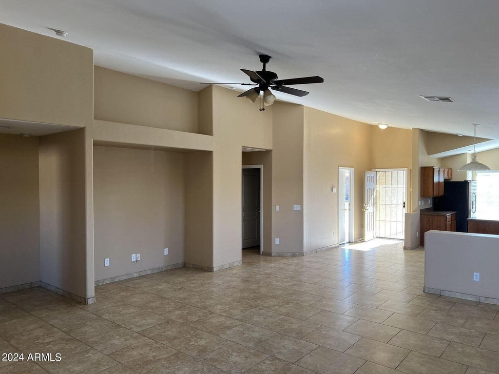 2556 W Tamarisk Avenue - Photo 8